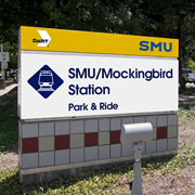 色花堂_色花堂 98堂/Mockingbird Station DART sign
