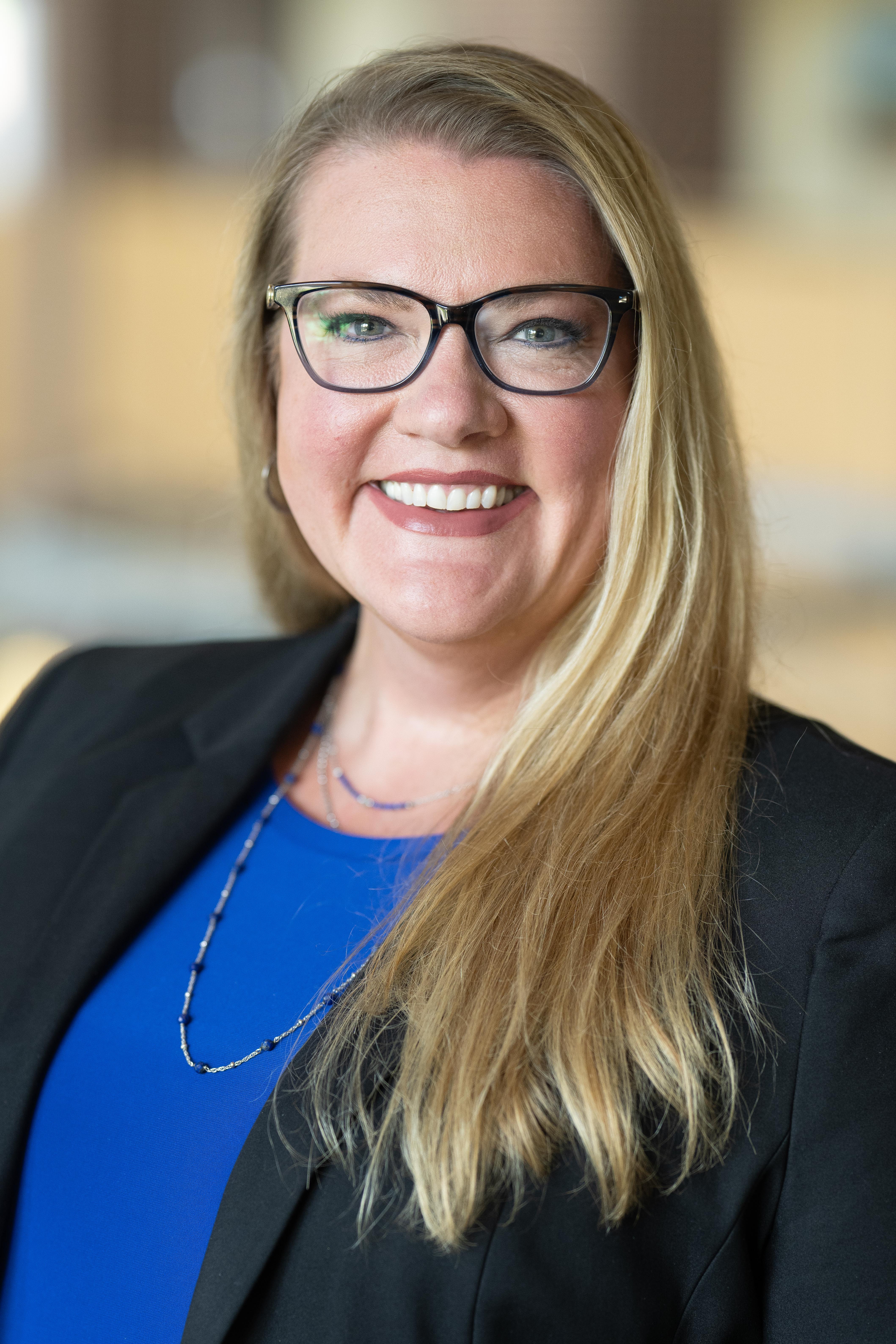 Julie Hance Headshot