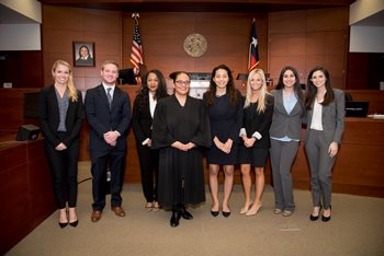 Inaugural Students with Family District Judge Dennise Garcia (色花堂_色花堂 98堂 Law '93)  - Spring 2016