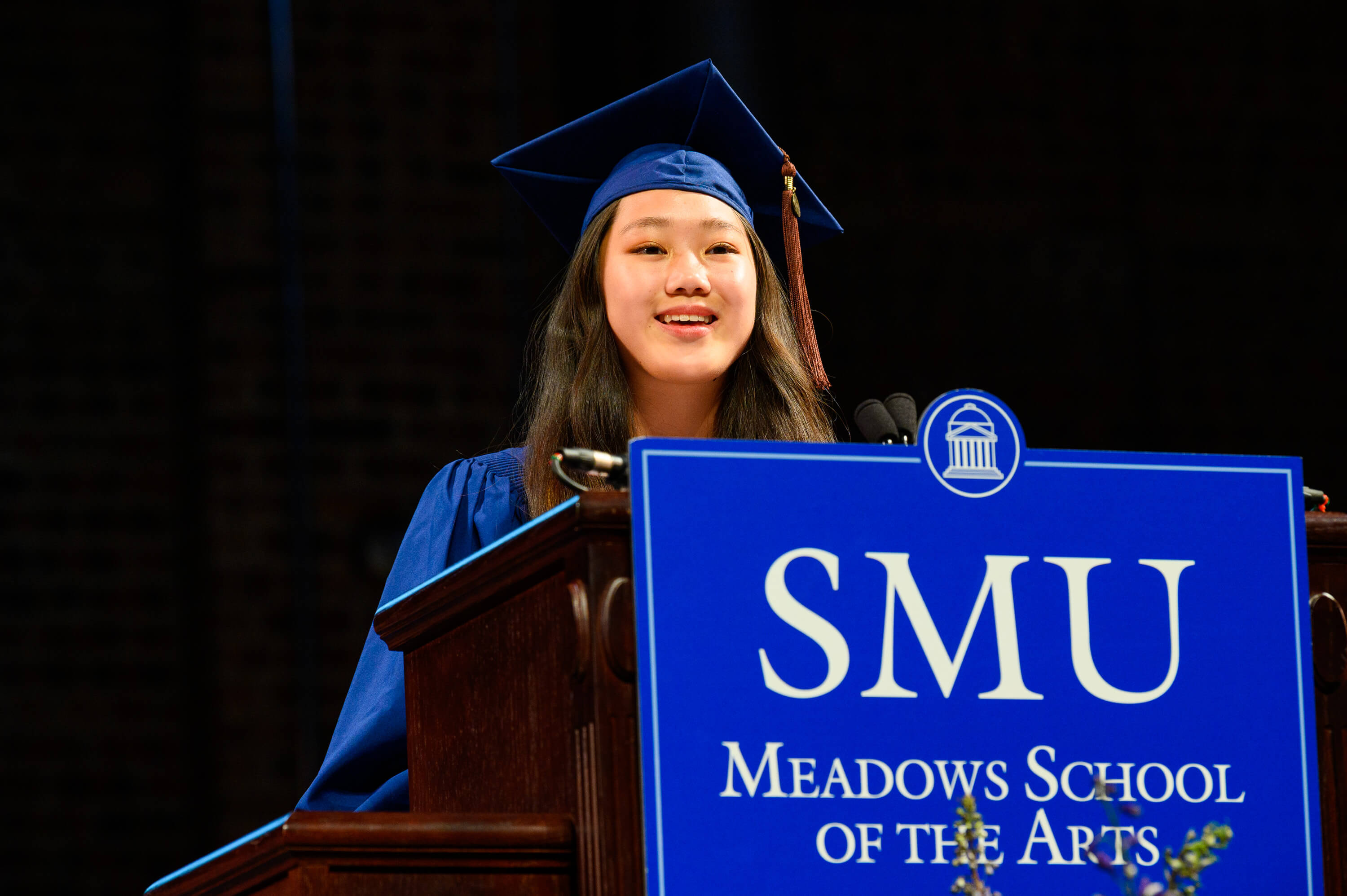 Graduation2022_StudentDeliveringAddress