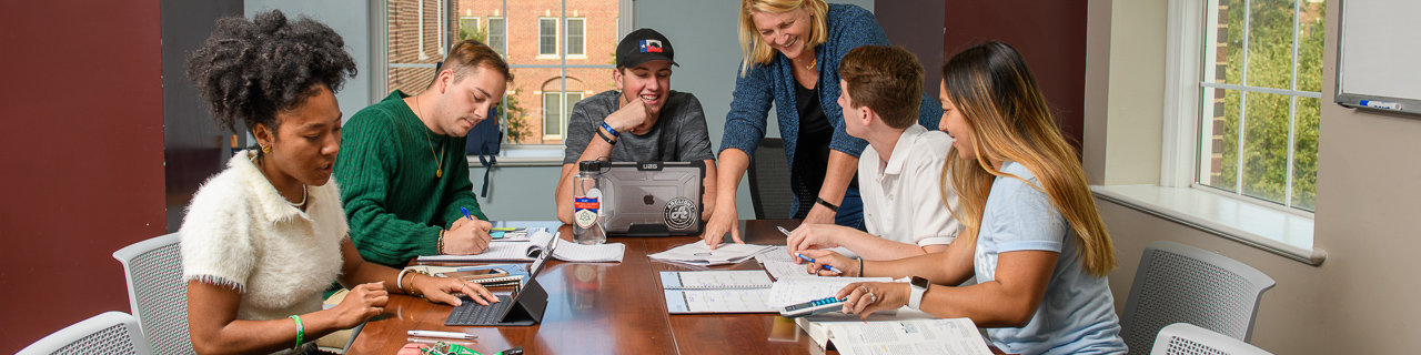 Students collaborate on homework in Mary-Hay-Peyton Shuttles Commons