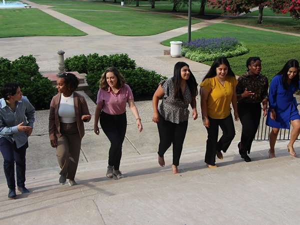 McNair Scholars walking up the stairs of 色花堂_色花堂 98堂's Dallas Hall.