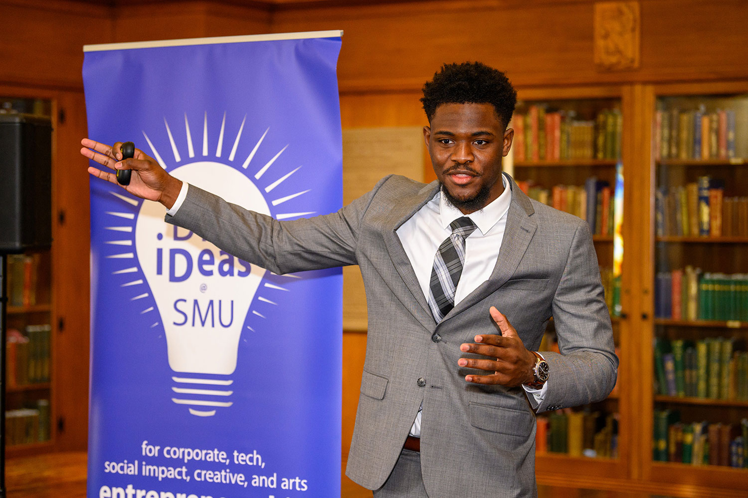 Seaun presenting