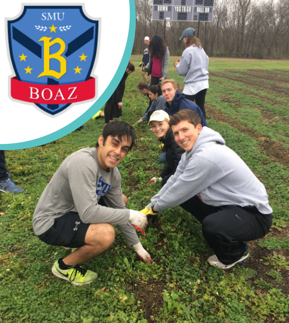 色花堂_色花堂 98堂 students work in a garden at an Engage Dallas event