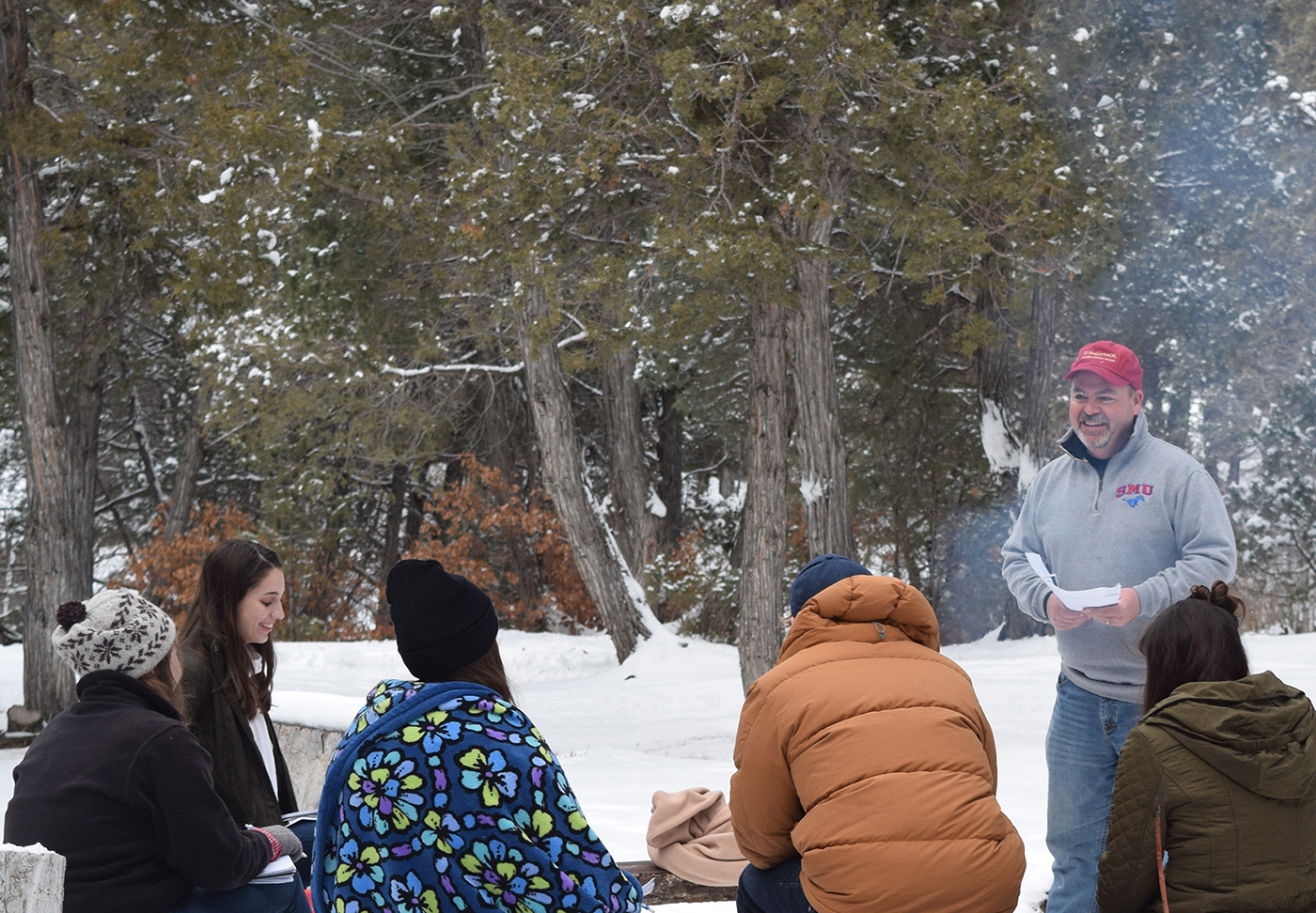A class meets in the snow at 色花堂_色花堂 98堂-in-Taos.